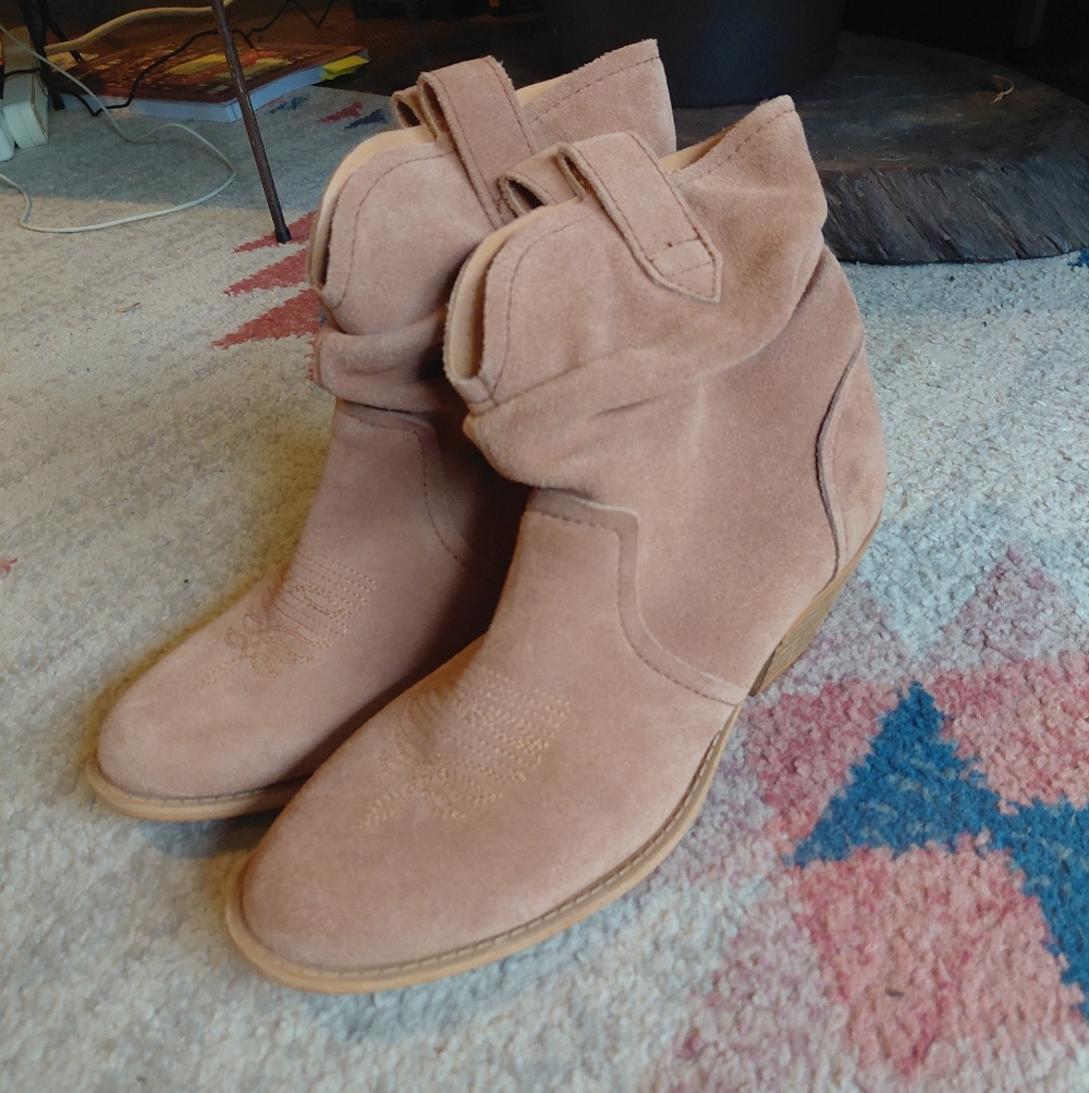Dingo Light Tan Suede Western Ankle Booties NWOT